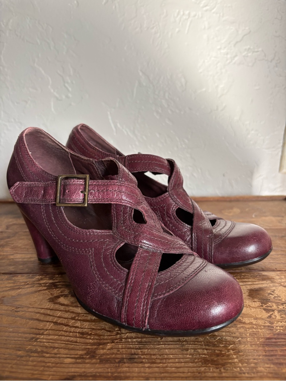 Indigo by Clarks burgundy plum strappy mary jane heels 7.5